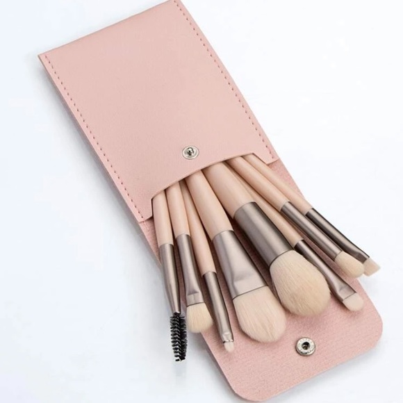 Travel Makeup Brushes with Case - Picture 2 of 3